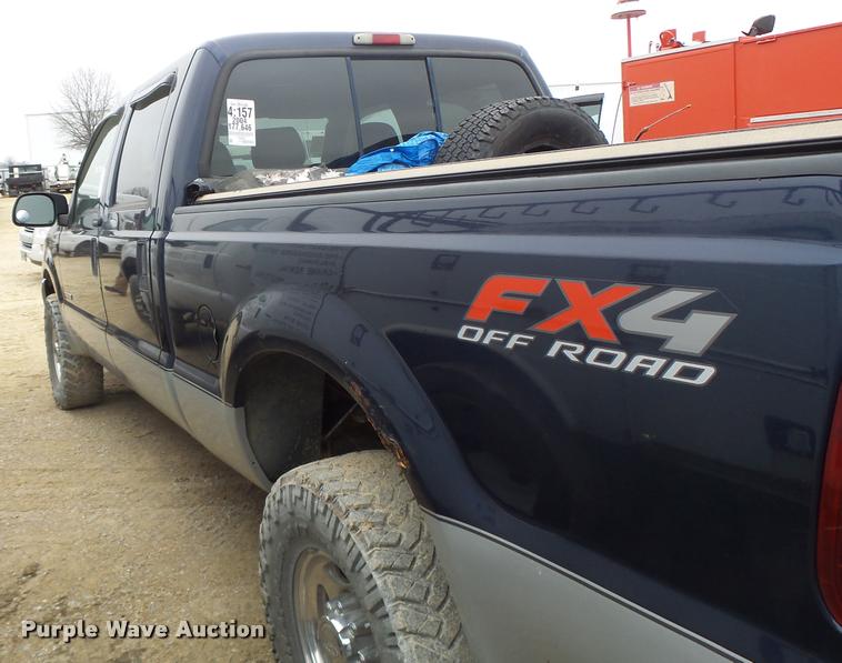 image for item DA3258 2004 Ford F350 Super Duty Crew Cab pickup truck