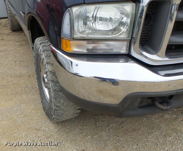 image for item DA3258 2004 Ford F350 Super Duty Crew Cab pickup truck