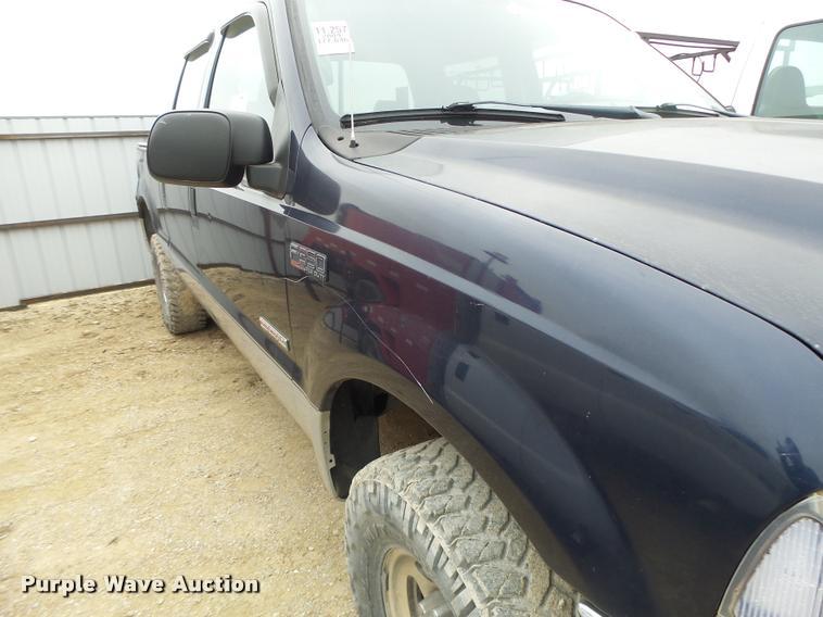 image for item DA3258 2004 Ford F350 Super Duty Crew Cab pickup truck
