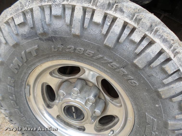 image for item DA3258 2004 Ford F350 Super Duty Crew Cab pickup truck