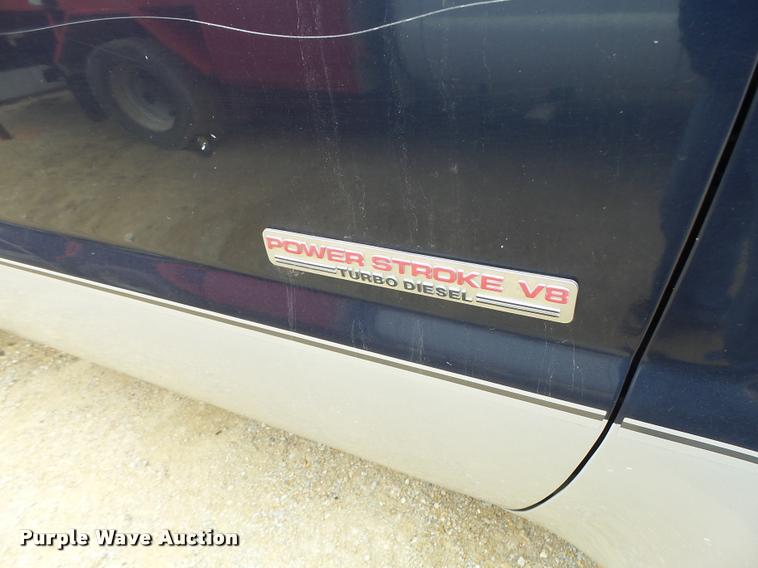 image for item DA3258 2004 Ford F350 Super Duty Crew Cab pickup truck