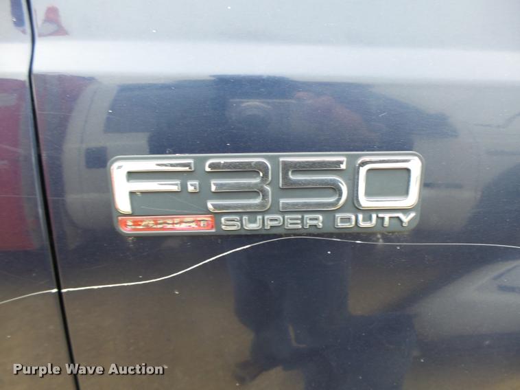 image for item DA3258 2004 Ford F350 Super Duty Crew Cab pickup truck