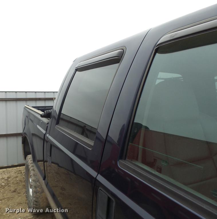 image for item DA3258 2004 Ford F350 Super Duty Crew Cab pickup truck