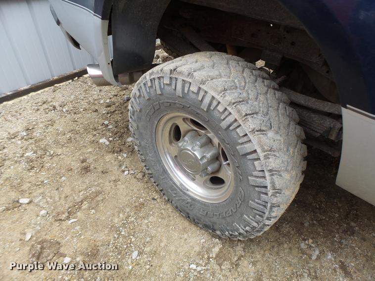 image for item DA3258 2004 Ford F350 Super Duty Crew Cab pickup truck