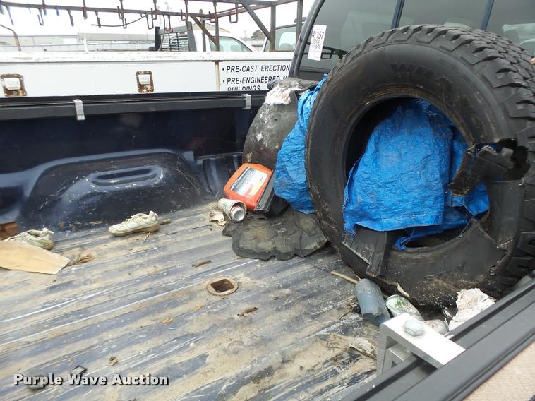 image for item DA3258 2004 Ford F350 Super Duty Crew Cab pickup truck