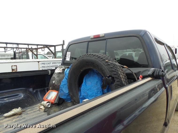 image for item DA3258 2004 Ford F350 Super Duty Crew Cab pickup truck