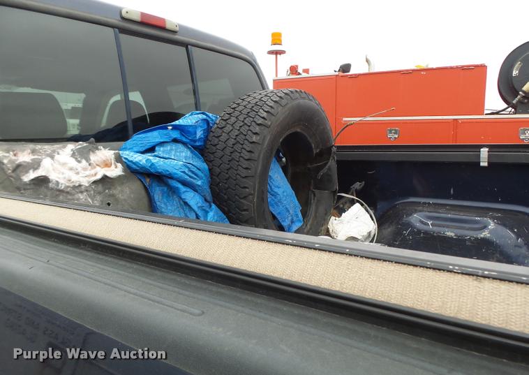 image for item DA3258 2004 Ford F350 Super Duty Crew Cab pickup truck