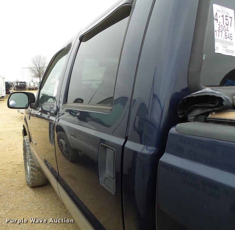 image for item DA3258 2004 Ford F350 Super Duty Crew Cab pickup truck