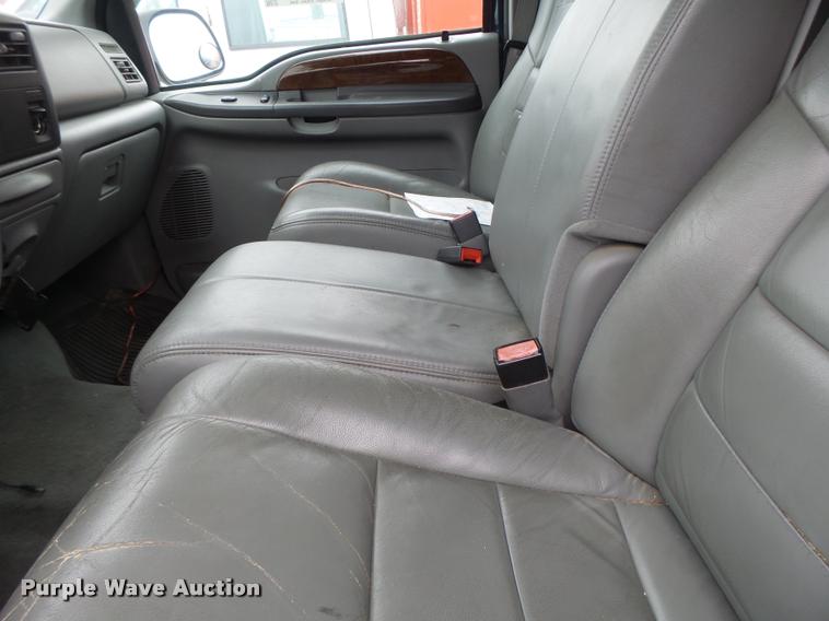 image for item DA3258 2004 Ford F350 Super Duty Crew Cab pickup truck