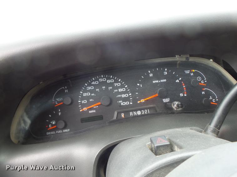 image for item DA3258 2004 Ford F350 Super Duty Crew Cab pickup truck