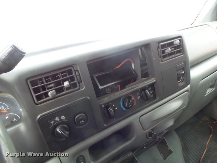 image for item DA3258 2004 Ford F350 Super Duty Crew Cab pickup truck