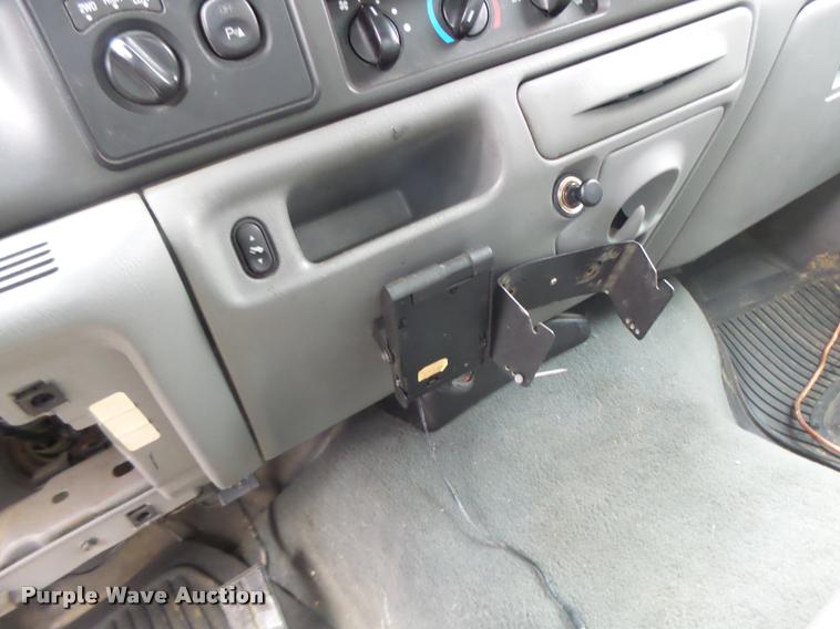 image for item DA3258 2004 Ford F350 Super Duty Crew Cab pickup truck