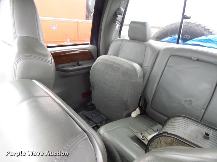 image for item DA3258 2004 Ford F350 Super Duty Crew Cab pickup truck