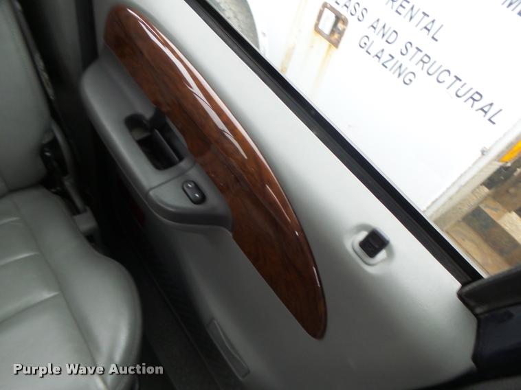 image for item DA3258 2004 Ford F350 Super Duty Crew Cab pickup truck