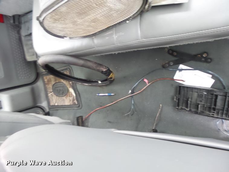 image for item DA3258 2004 Ford F350 Super Duty Crew Cab pickup truck