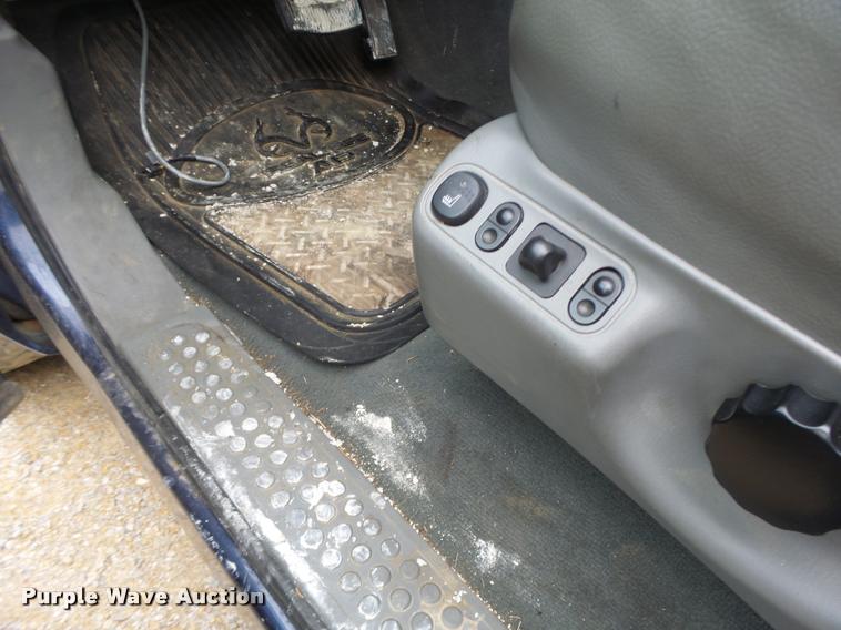 image for item DA3258 2004 Ford F350 Super Duty Crew Cab pickup truck