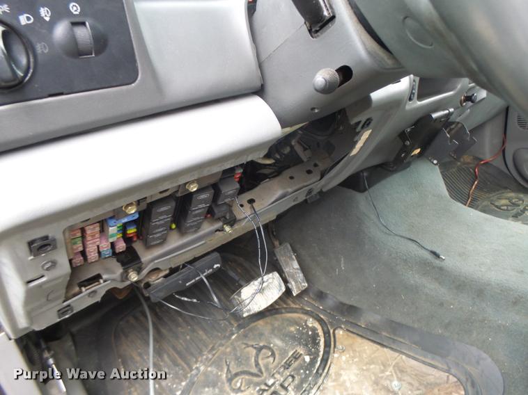 image for item DA3258 2004 Ford F350 Super Duty Crew Cab pickup truck