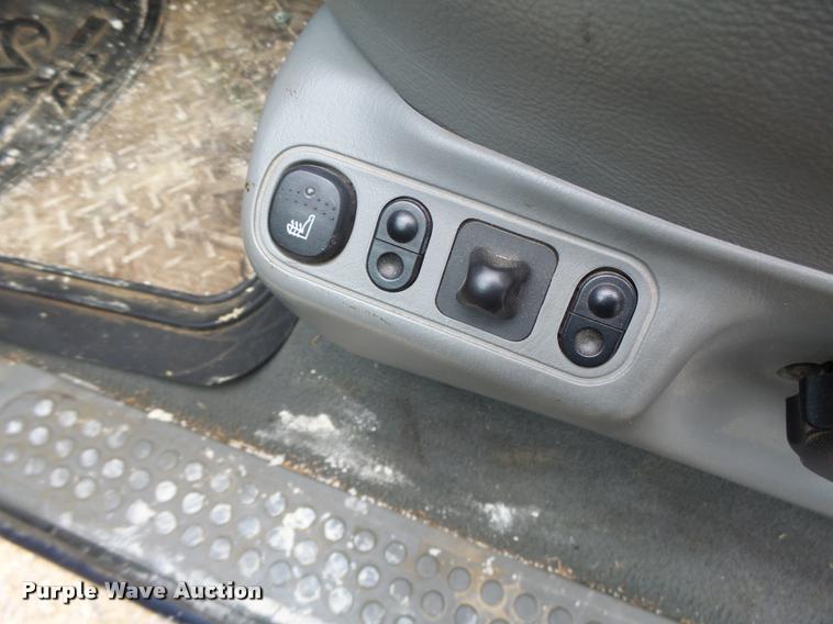 image for item DA3258 2004 Ford F350 Super Duty Crew Cab pickup truck