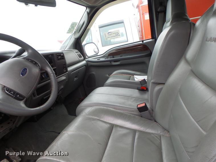 image for item DA3258 2004 Ford F350 Super Duty Crew Cab pickup truck