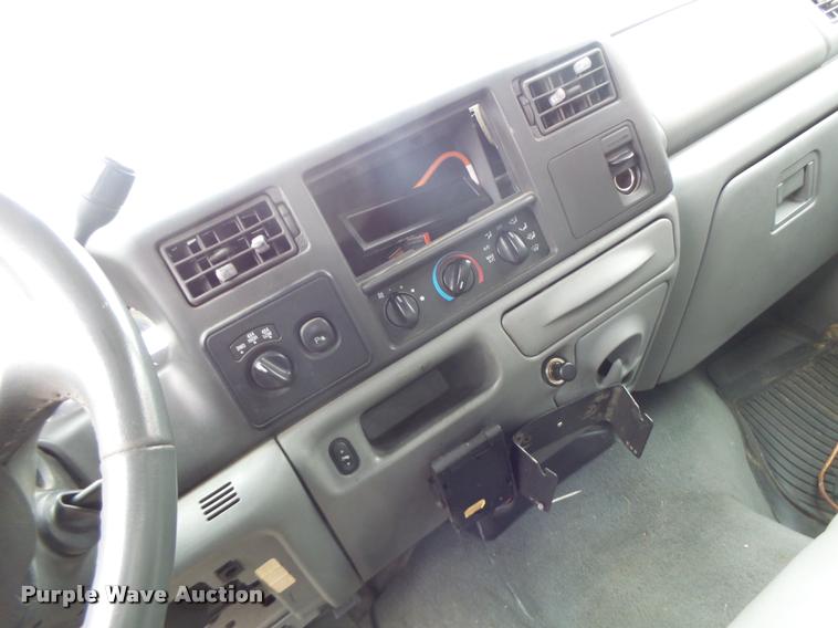 image for item DA3258 2004 Ford F350 Super Duty Crew Cab pickup truck