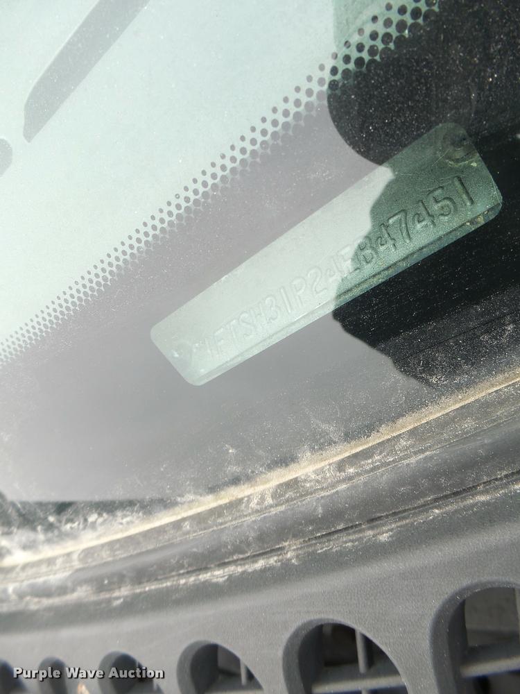 image for item DA3258 2004 Ford F350 Super Duty Crew Cab pickup truck