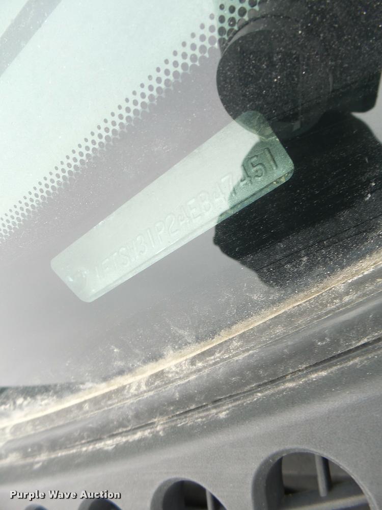 image for item DA3258 2004 Ford F350 Super Duty Crew Cab pickup truck