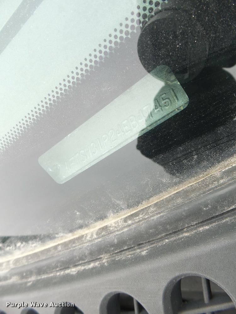 image for item DA3258 2004 Ford F350 Super Duty Crew Cab pickup truck