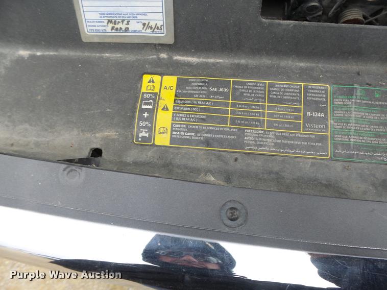 image for item DA3258 2004 Ford F350 Super Duty Crew Cab pickup truck