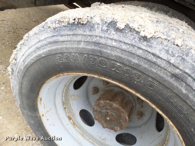 image for item DA3259 2001 Ford F450 Super Duty utility truck