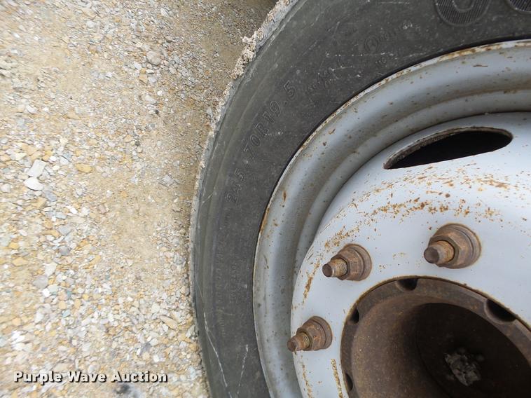 image for item DA3259 2001 Ford F450 Super Duty utility truck