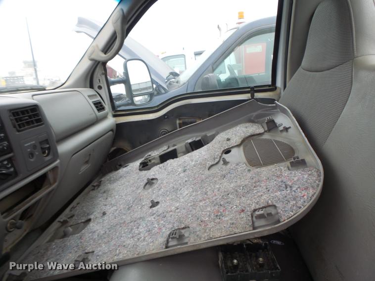 image for item DA3259 2001 Ford F450 Super Duty utility truck