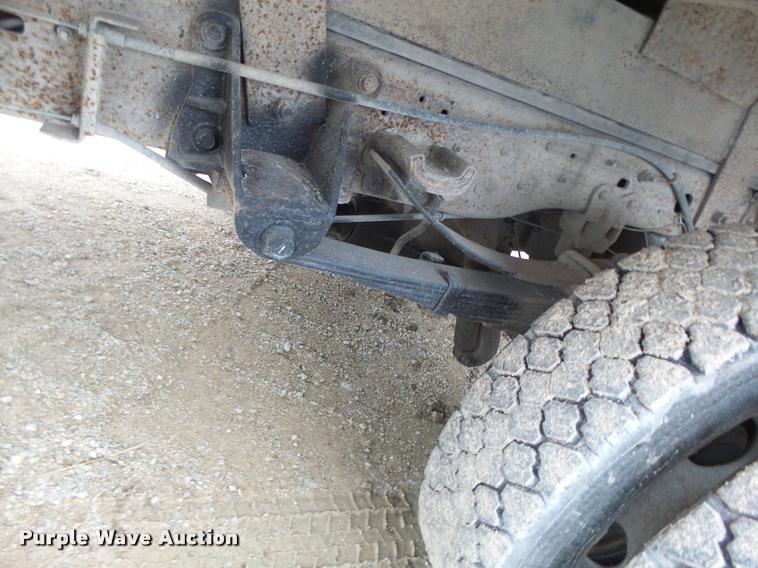 image for item DA3260 2000 Ford F450 Super Duty XL flatbed truck