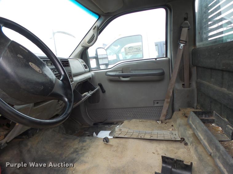 image for item DA3260 2000 Ford F450 Super Duty XL flatbed truck