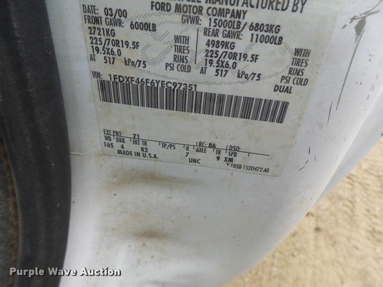 image for item DA3260 2000 Ford F450 Super Duty XL flatbed truck