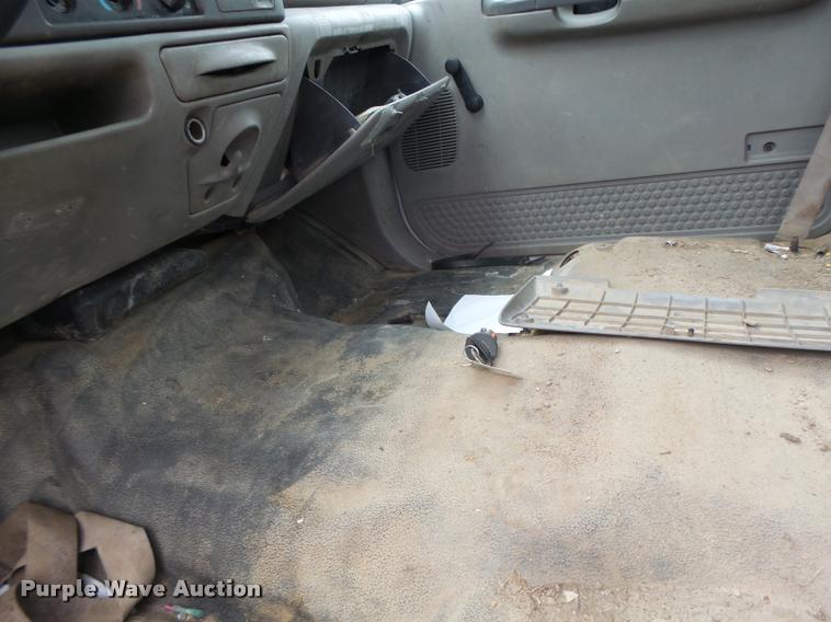 image for item DA3260 2000 Ford F450 Super Duty XL flatbed truck