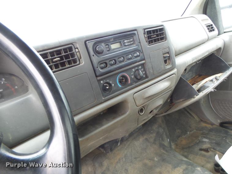 image for item DA3260 2000 Ford F450 Super Duty XL flatbed truck