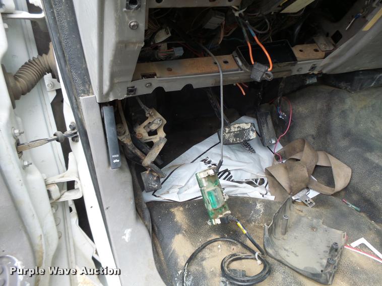 image for item DA3260 2000 Ford F450 Super Duty XL flatbed truck