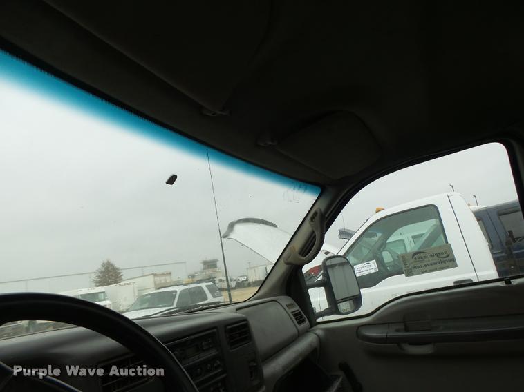 image for item DA3260 2000 Ford F450 Super Duty XL flatbed truck