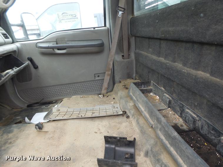 image for item DA3260 2000 Ford F450 Super Duty XL flatbed truck