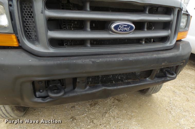 image for item DA3260 2000 Ford F450 Super Duty XL flatbed truck