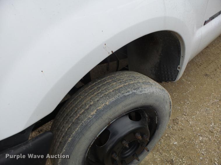 image for item DA3260 2000 Ford F450 Super Duty XL flatbed truck