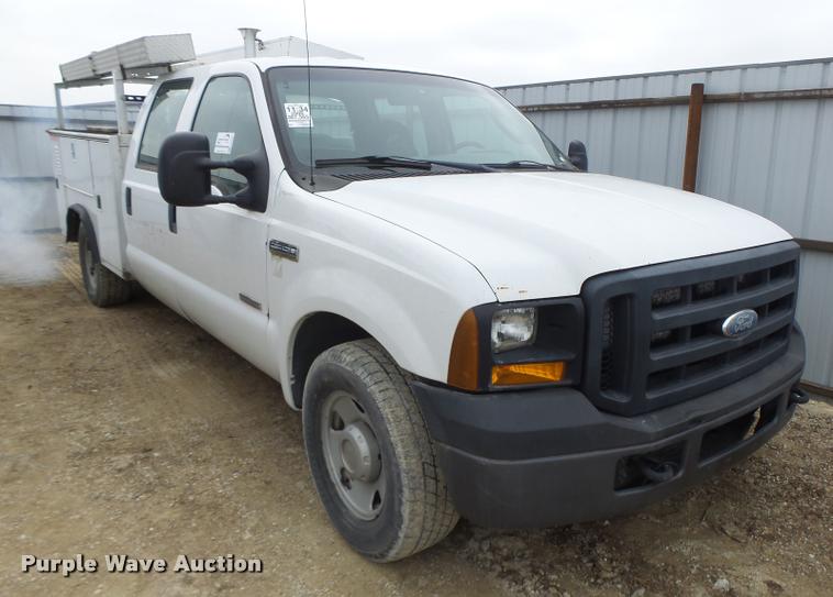 image for item DA3261 2006 Ford F350 Super Duty XL Crew Cab utility truck