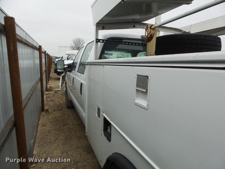 image for item DA3261 2006 Ford F350 Super Duty XL Crew Cab utility truck