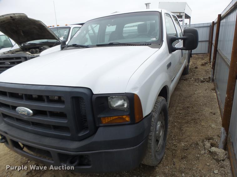 image for item DA3261 2006 Ford F350 Super Duty XL Crew Cab utility truck