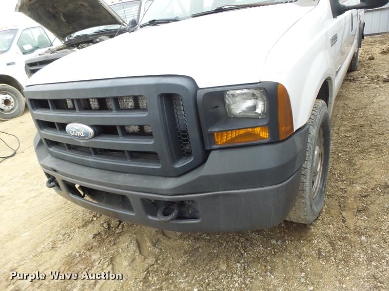 image for item DA3261 2006 Ford F350 Super Duty XL Crew Cab utility truck