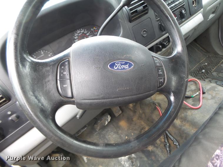 image for item DA3261 2006 Ford F350 Super Duty XL Crew Cab utility truck