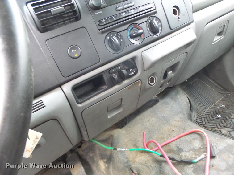 image for item DA3261 2006 Ford F350 Super Duty XL Crew Cab utility truck