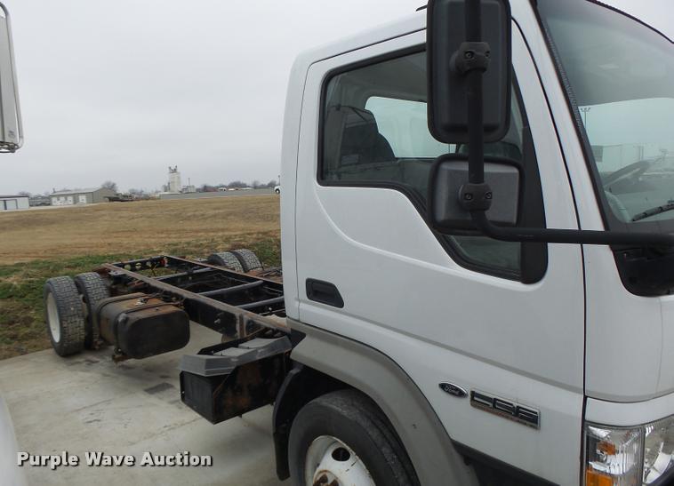 image for item DA3262 2006 Ford LCF truck cab and chassis