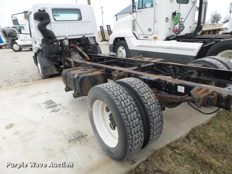 image for item DA3262 2006 Ford LCF truck cab and chassis