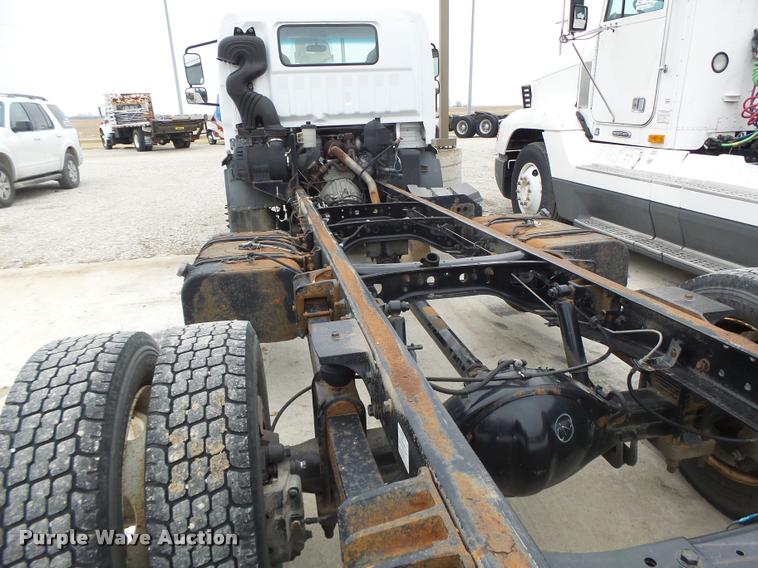 image for item DA3262 2006 Ford LCF truck cab and chassis